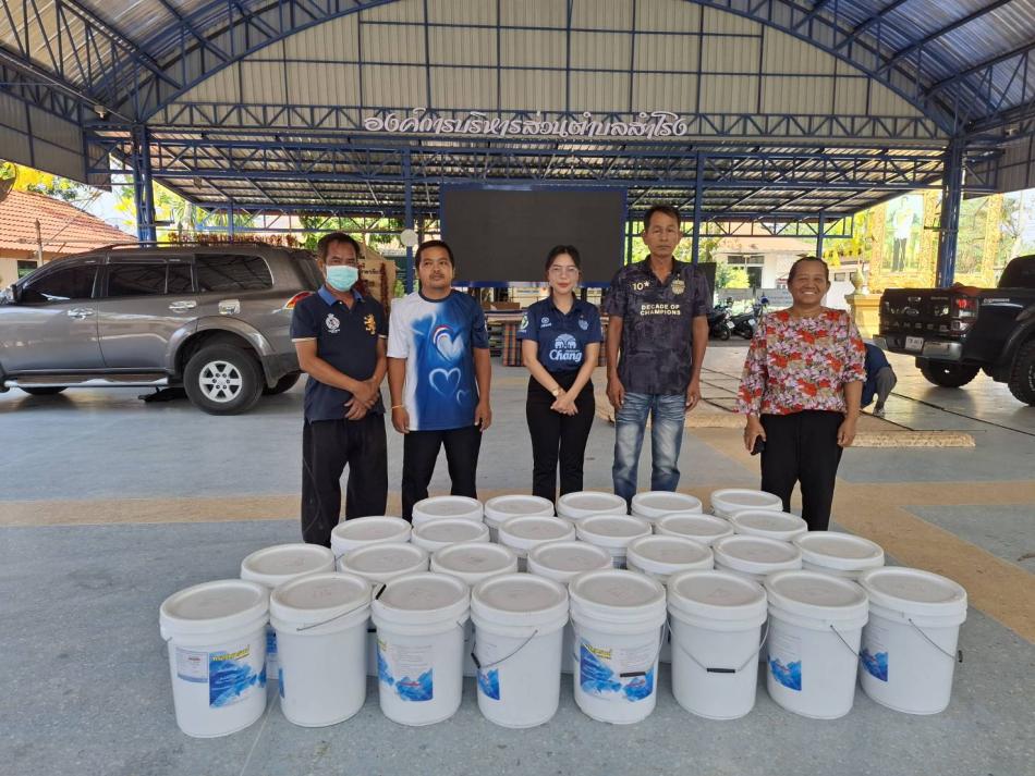 องค์การบริหารส่วนตำบลสำโรง สนับสนุนทรายอะเบท จำนวน 26 ถัง ให้กัโรงพยาบาลส่งเสริมสุขภาพตำบลสำโรง